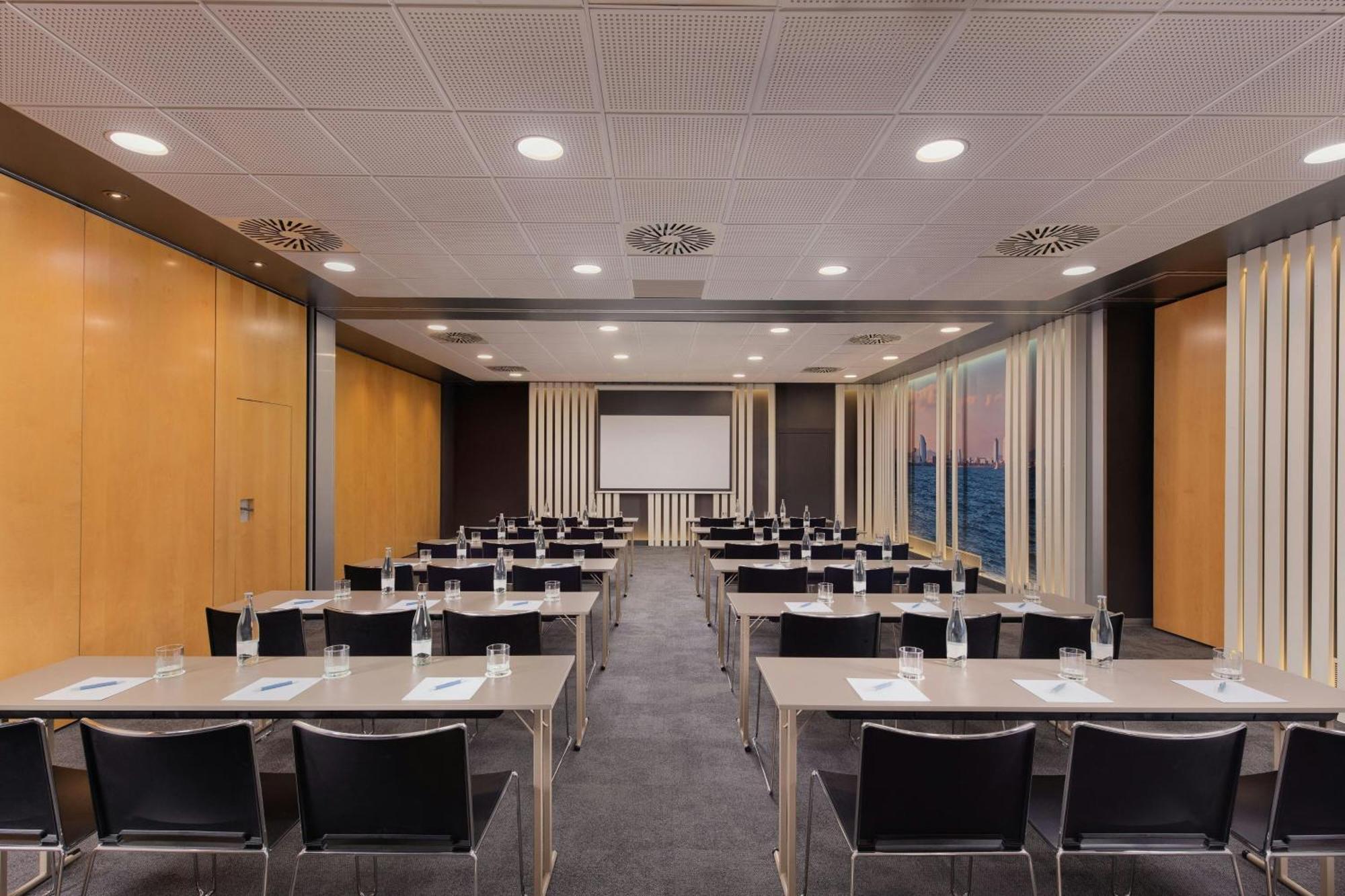 Four Points By Sheraton Barcelona Diagonal Екстериор снимка